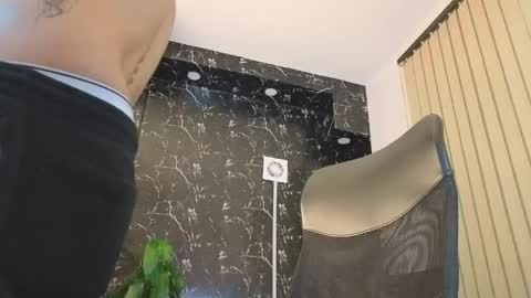 D Y L A N online show from April 16, 3:29 am