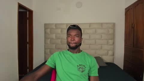 Snapshot of dylantaylor_1 chatting on November 18, 12:20 pm Dylan Taylor online show from November 18, 12:20 pm