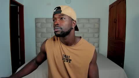 Snapshot of dylantaylor_1 chatting on November 20, 12:16 pm Dylan Taylor online show from November 20, 12:16 pm