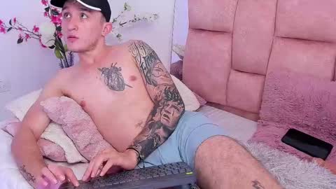 Snapshot of dylanwhite23 chatting on February 23, 5:12 am ---DYLAN--- online show from February 23, 5:12 am