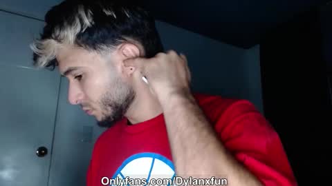 dylanxfun online show from March 20, 11:37 am