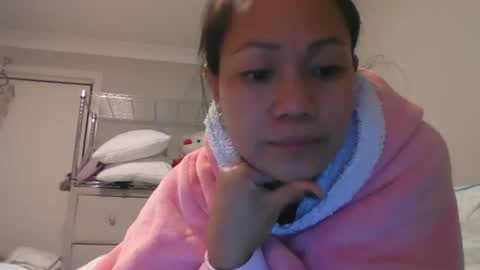 Snapshot of dylene1986 chatting on June 12, 8:13 am dylene1986 online show from June 12, 8:13 am