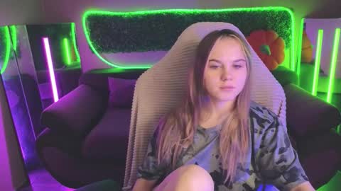 Snapshot of dyna_bae chatting on November 26, 9:10 am Dyna online show from November 26, 9:10 am