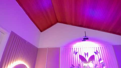 Snapshot of dyvis_22 chatting on November 12, 11:32 am Juana online show from November 12, 11:32 am