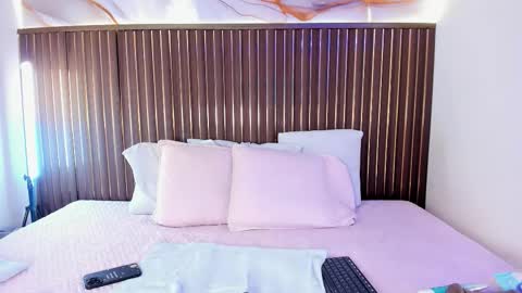 Call me Sofia online show from December 17, 8:15 pm