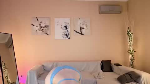 Snapshot of e1ara chatting on February 13, 11:06 am e1ara online show from February 13, 11:06 am