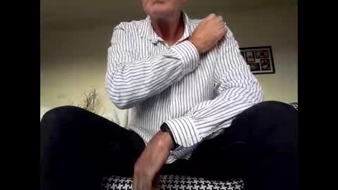 Snapshot of e22004881 chatting on December 4, 10:13 am e22004881 online show from December 4, 10:13 am