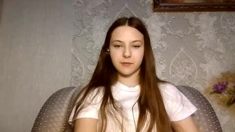 Yuni online show from April 12, 1:27 pm