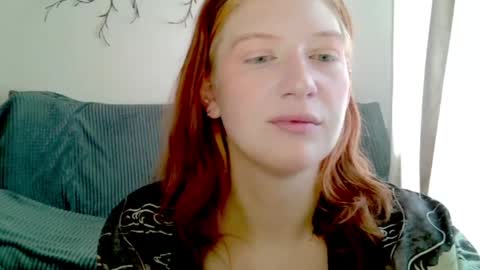 Snapshot of earn_my_lily chatting on April 28, 7:35 am Lily online show from April 28, 7:35 am