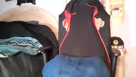 TWITTER   INSTAGRAM    easybreezy20   ONLINE 1230 AM TO 7AM online show from April 11, 7:45 am