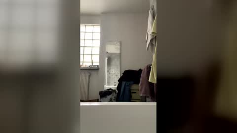 Snapshot of easyfrenchguy chatting on February 23, 12:35 pm French Guy online show from February 23, 12:35 pm