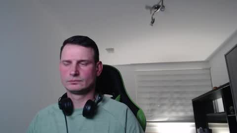 easypeasyglasgow online show from April 3, 9:46 pm