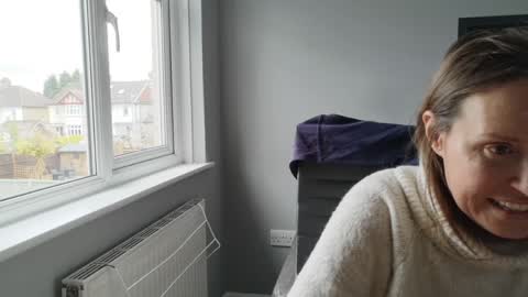 Nadia Ferreira  online show from April 3, 1:31 pm