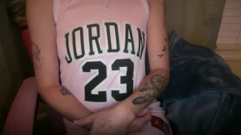 Snapshot of ebony8ivory chatting on June 7, 4:49 am americnbarbie online show from June 7, 4:49 am