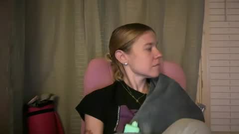 Snapshot of ebony8ivory chatting on July 4, 2:29 am americnbarbie online show from July 4, 2:29 am