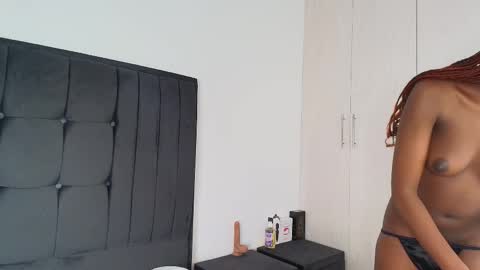 Snapshot of ebony_angelina chatting on October 14, 8:26 am Angelina online show from October 14, 8:26 am