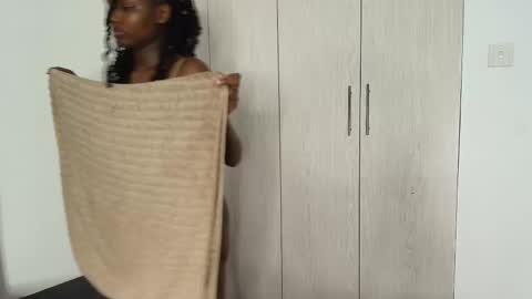 Snapshot of ebony_angelina chatting on November 14, 7:12 pm Angelina online show from November 14, 7:12 pm