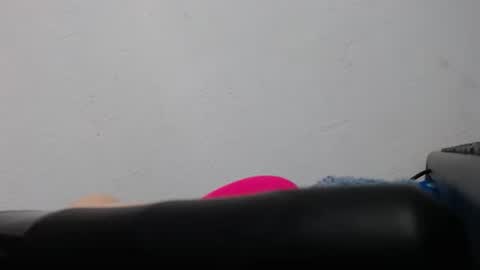 Snapshot of ebony_cristal1 chatting on April 21, 10:54 am Cristal Ebony online show from April 21, 10:54 am