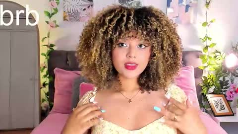 Snapshot of ebony_curly2 chatting on October 10, 8:19 pm isa online show from October 10, 8:19 pm