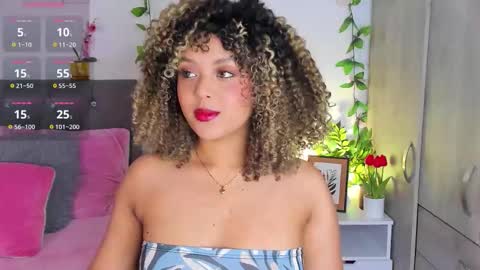 Snapshot of ebony_curly2 chatting on October 21, 2:45 am isa online show from October 21, 2:45 am