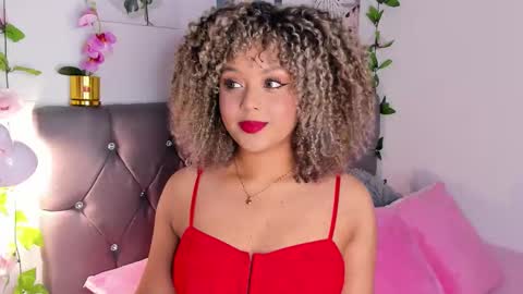 Snapshot of ebony_curly2 chatting on October 24, 11:56 pm isa online show from October 24, 11:56 pm