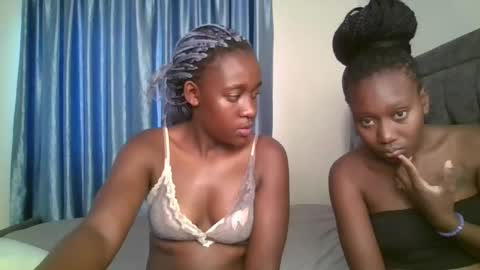 Snapshot of ebony_doll11 chatting on November 3, 6:25 am melons online show from November 3, 6:25 am