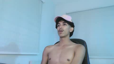 Snapshot of ebony_fuckboy chatting on November 3, 8:21 pm ebony_fuckboy online show from November 3, 8:21 pm