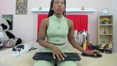 Snapshot of ebony_hot_sex1 chatting on December 20, 11:50 am linda online show from December 20, 11:50 am