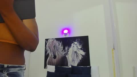 Snapshot of ebony_katterin chatting on December 23, 7:20 pm ebony_katterin online show from December 23, 7:20 pm