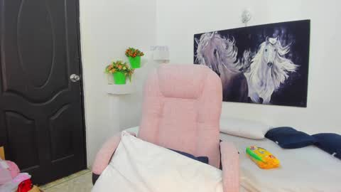 Snapshot of ebony_katterin chatting on December 25, 3:38 pm ebony_katterin online show from December 25, 3:38 pm