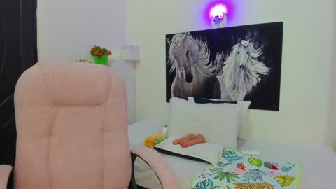 Snapshot of ebony_katterin chatting on December 26, 7:27 pm ebony_katterin online show from December 26, 7:27 pm