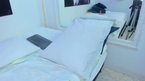 Snapshot of ebony_katterin chatting on December 30, 10:45 pm ebony_katterin online show from December 30, 10:45 pm