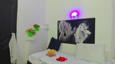 Snapshot of ebony_katterin chatting on January 4, 7:02 pm ebony_katterin online show from January 4, 7:02 pm