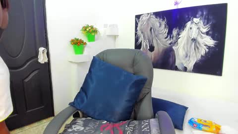 Snapshot of ebony_katterin chatting on February 9, 2:50 pm ebony_katterin online show from February 9, 2:50 pm