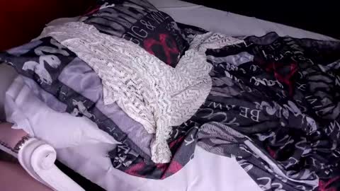 Snapshot of ebony_katterin chatting on March 1, 2:37 am ebony_katterin online show from March 1, 2:37 am