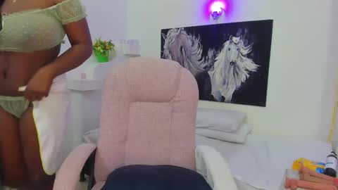 Snapshot of ebony_katterin chatting on March 11, 7:36 pm ebony_katterin online show from March 11, 7:36 pm