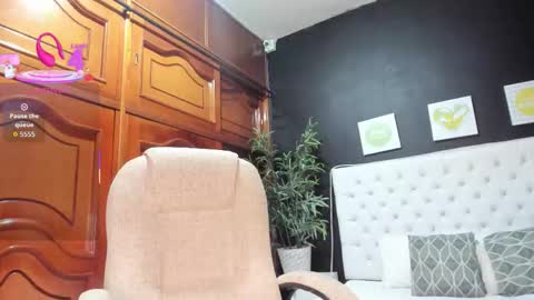 Snapshot of ebony_katterin chatting on September 19, 11:00 am ebony_katterin online show from September 19, 11:00 am