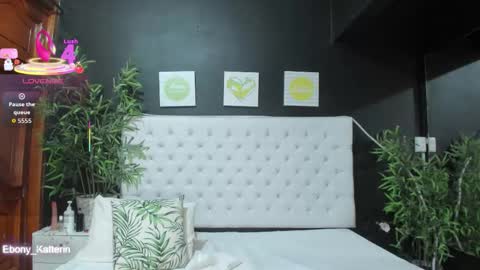Snapshot of ebony_katterin chatting on October 11, 11:20 am ebony_katterin online show from October 11, 11:20 am