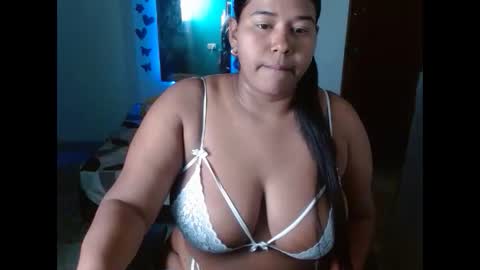 Snapshot of ebony_luna1 chatting on June 10, 8:08 pm ebony_luna1 online show from June 10, 8:08 pm