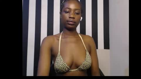 Snapshot of ebony_petitequeen chatting on December 3, 9:57 pm Ella online show from December 3, 9:57 pm