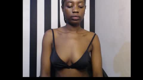 Snapshot of ebony_petitequeen chatting on December 5, 10:46 am Ella online show from December 5, 10:46 am