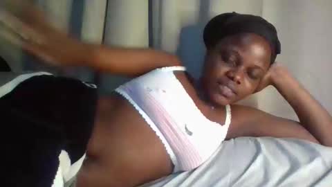 Snapshot of ebony_tasha chatting on November 10, 7:35 pm tasha online show from November 10, 7:35 pm