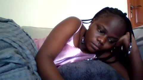 Snapshot of ebony_tasha chatting on June 21, 6:05 am tasha online show from June 21, 6:05 am