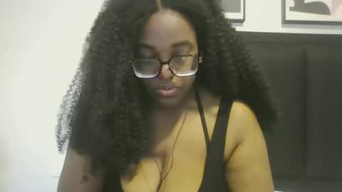 ebonybigtitqueen0 online show from April 4, 5:32 pm