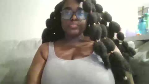 ebonybigtitqueen3 online show from November 2, 3:09 am