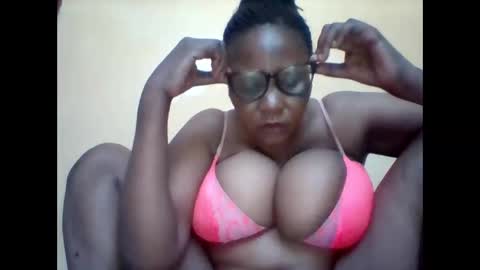 Snapshot of ebonybussy chatting on September 19, 8:16 am MAMITO online show from September 19, 8:16 am
