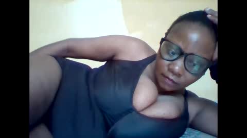 Snapshot of ebonybussy chatting on September 23, 7:11 am MAMITO online show from September 23, 7:11 am