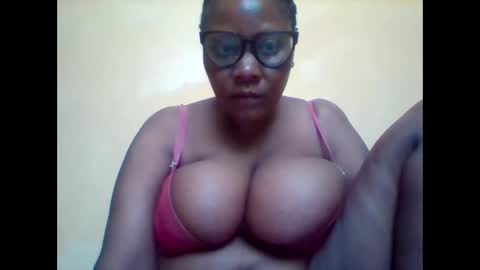 Snapshot of ebonybussy chatting on October 6, 10:34 am MAMITO online show from October 6, 10:34 am