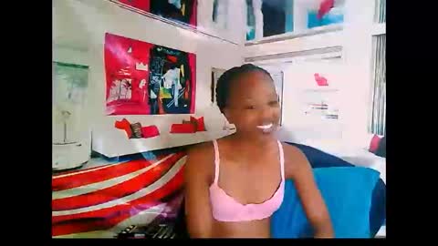 Snapshot of ebonycreamy69 chatting on December 19, 6:01 am Nova online show from December 19, 6:01 am
