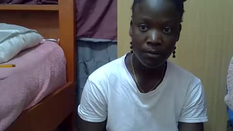 Snapshot of ebonydora chatting on December 14, 3:06 pm ebonydora online show from December 14, 3:06 pm